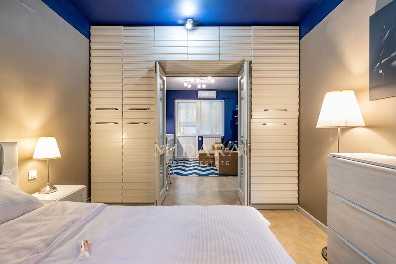 Aurel Vlaicu, 2 camere, mobilat, utilat, top, etaj 1, 107.000 €.